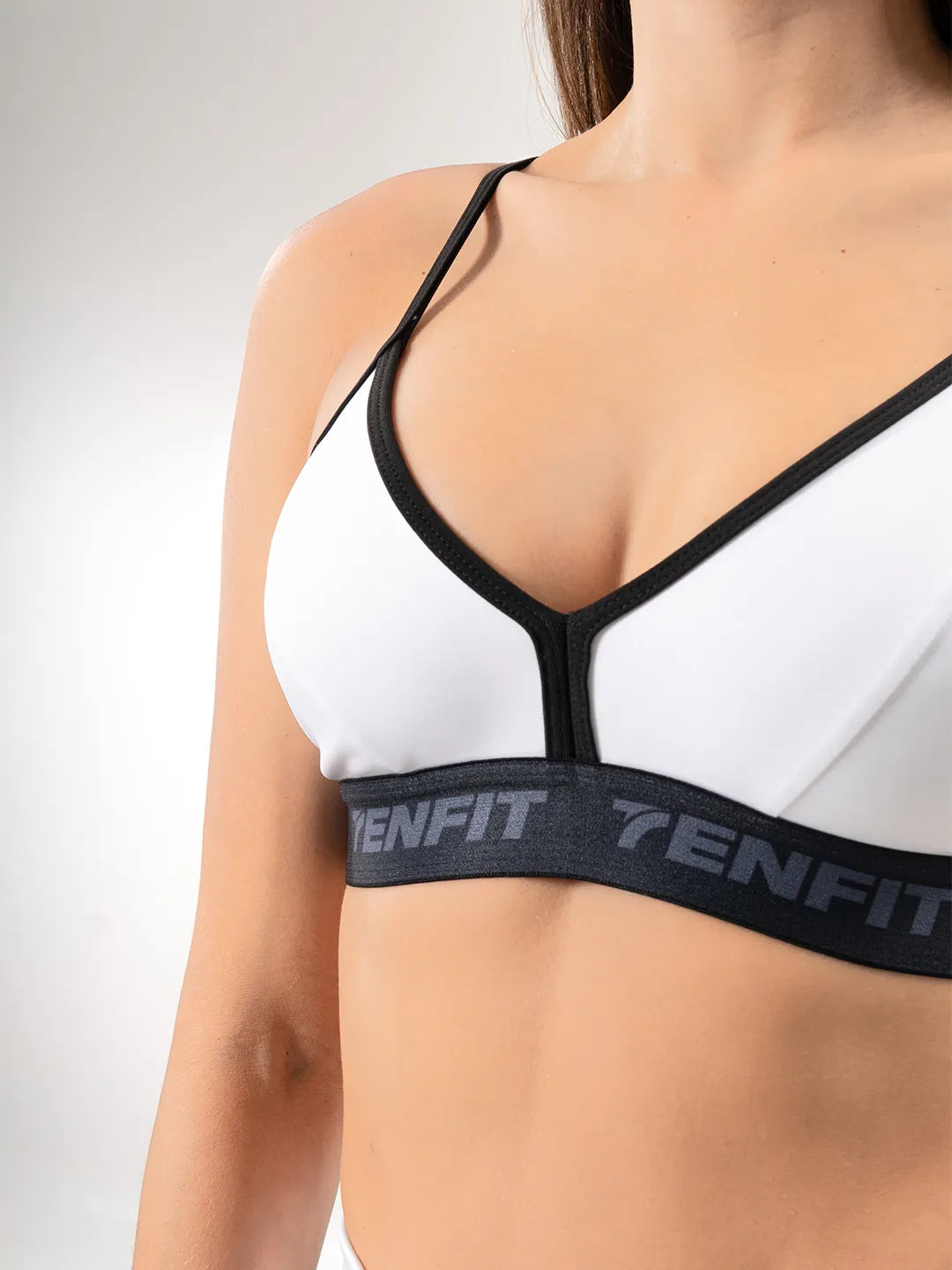 Top Deportivo de Mujer con Copa en Microfibra – Blanco