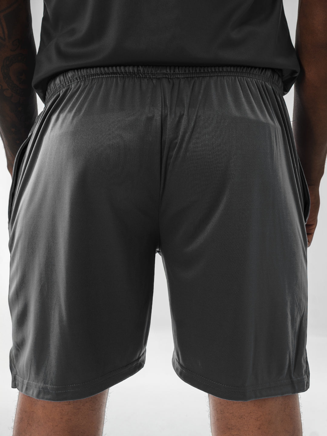 Pantaloneta Deportiva de Hombre en Microfibra – Gris Oscuro