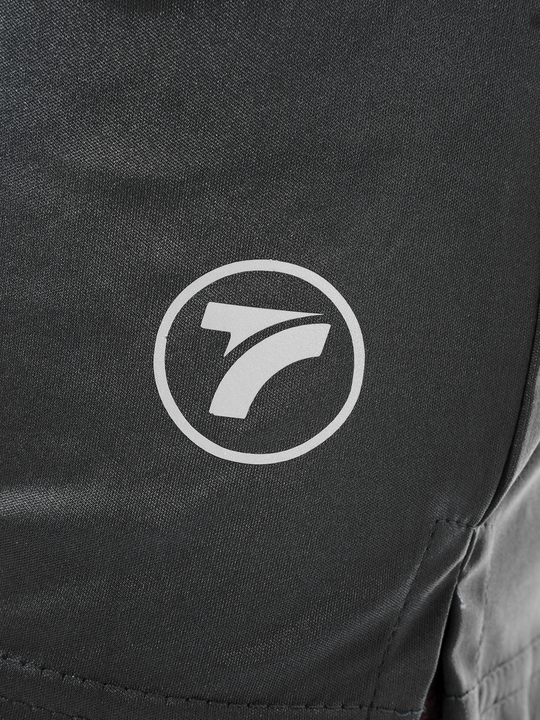 Pantaloneta Deportiva de Hombre en Microfibra – Gris Oscuro