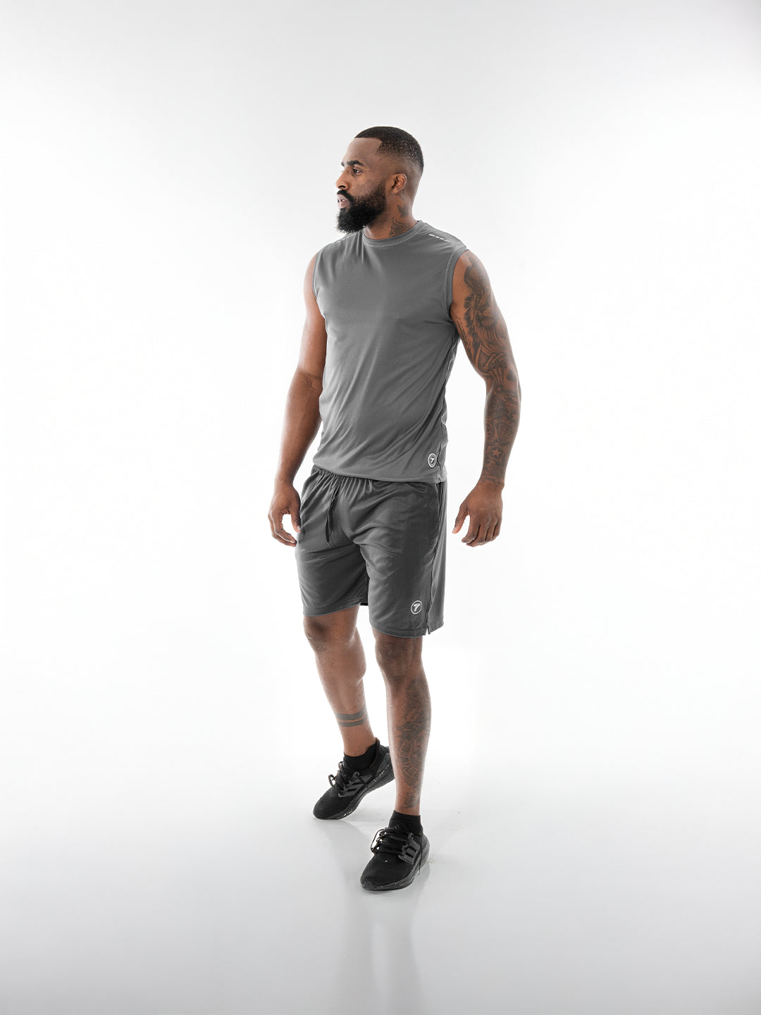 Pantaloneta Deportiva de Hombre en Microfibra – Gris Oscuro