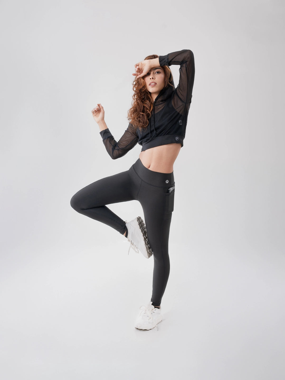 Buzo Deportivo de Mujer con Capota y Malla - Negro