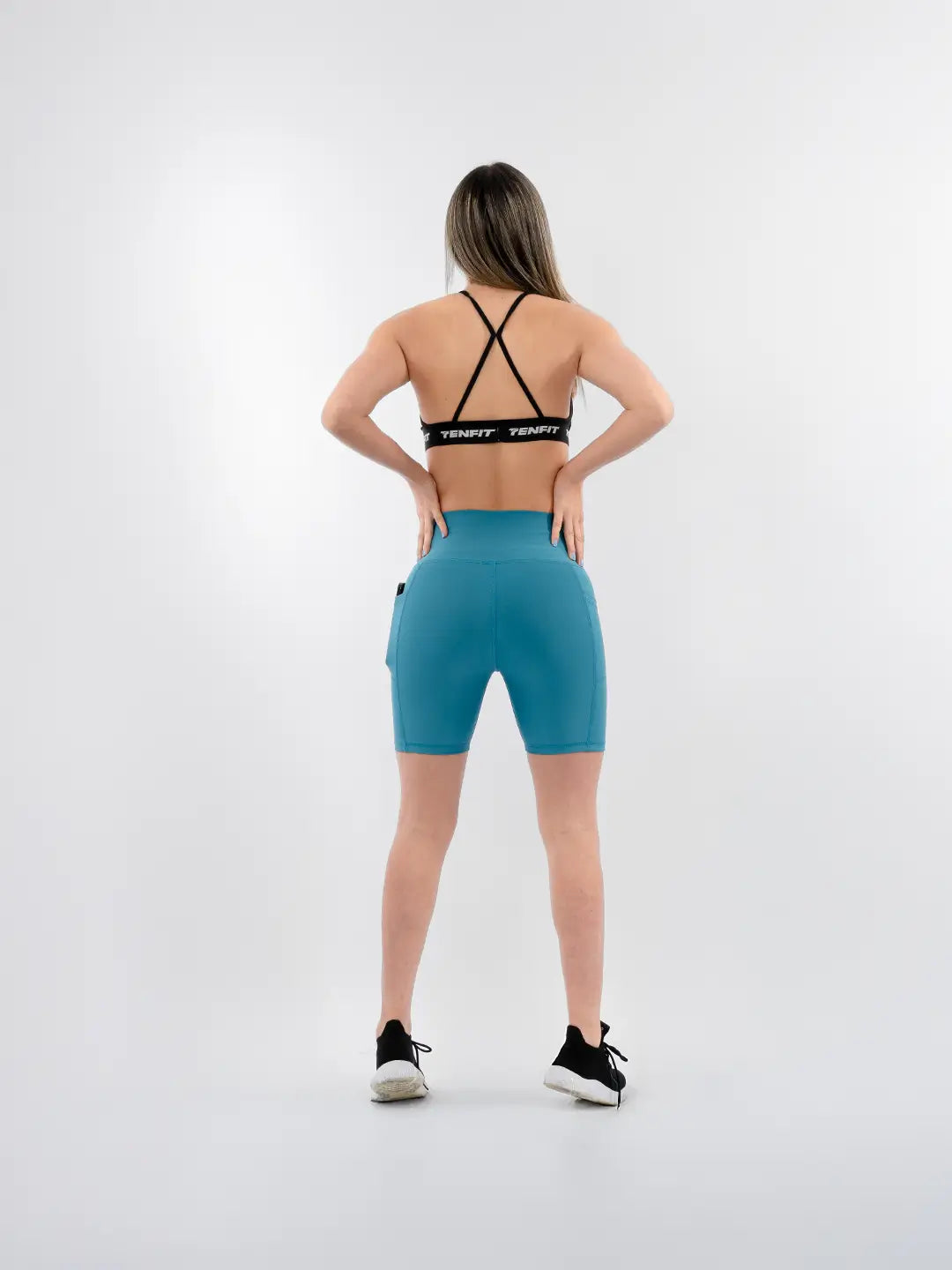 Short Deportivo de Mujer Media Pierna con Bolsillo Clásico – Azul Petróleo