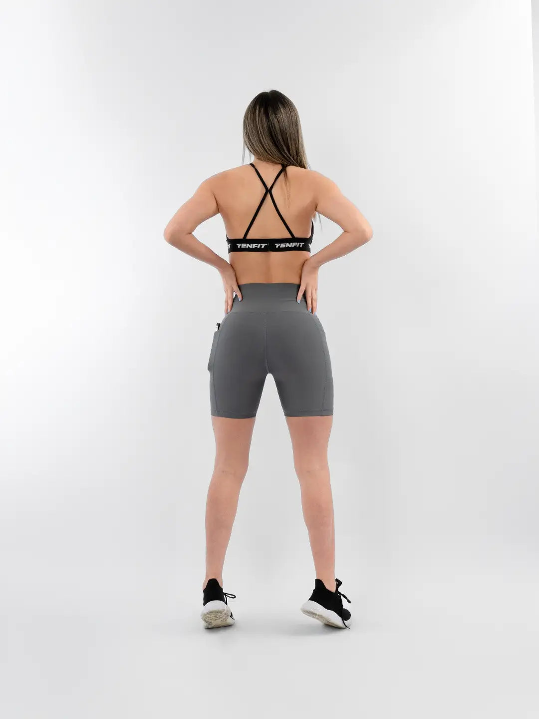 Short Deportivo de Mujer Media Pierna con Bolsillo Clásico – Gris Oscuro